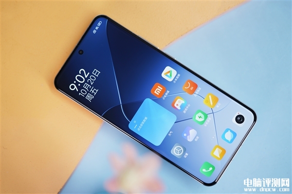 官方揭秘小米14 Pro自研龙晶玻璃 先进工艺10倍耐摔，权威硬件评测网站,www.dnpcw.com