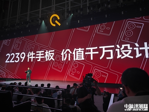 iQOO 12发布 传奇版、赛道版和燃途三种配色售价3999元起，权威硬件评测网站,www.dnpcw.com