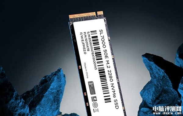 联想发布PCIe 5.0固态硬盘SL7000 50E 10000MB/s读写速度售价1499元起，权威硬件评测网站,www.dnpcw.com