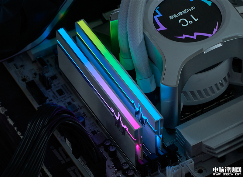最新内存评测：影驰HOF PRO DDR5-8000 24GB内存评测，权威硬件评测网站,www.dnpcw.com