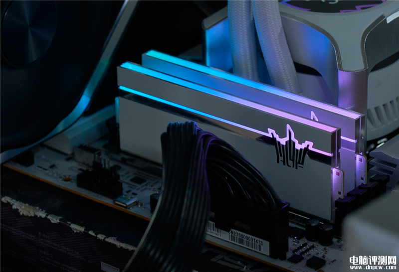 最新内存评测：影驰HOF PRO DDR5-8000 24GB内存评测，权威硬件评测网站,www.dnpcw.com