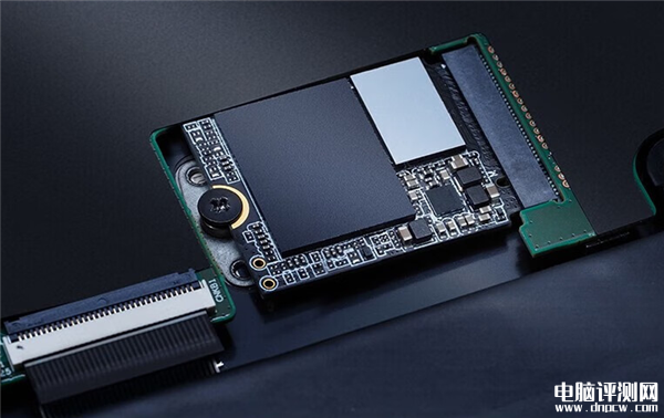 威刚XPG翼龙S55 SSD开售 最大可选2TB售价439元起，权威硬件评测网站,www.dnpcw.com
