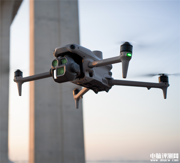 大疆DJI Matrice 4E无人机上市 可照亮百米之外目标售价27888元，权威硬件评测网站,www.dnpcw.com
