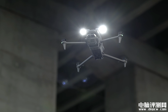 大疆DJI Matrice 4E无人机上市 可照亮百米之外目标售价27888元，权威硬件评测网站,www.dnpcw.com