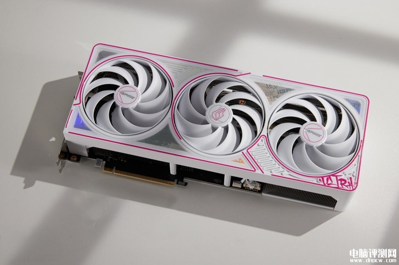 七彩虹iGame GeForce RTX 5080 Ultra W OC 16GB显卡开卖 街头涂鸦主题售价9999元，权威硬件评测网站,www.dnpcw.com