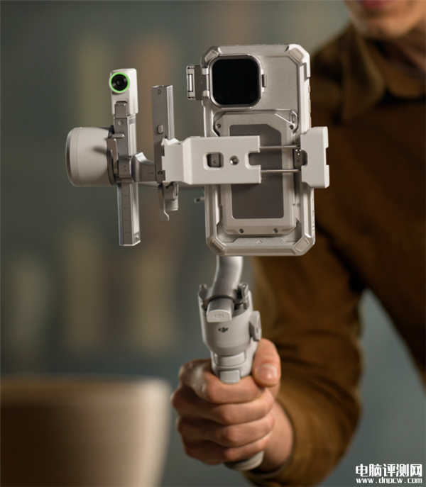 大疆DJI RS 4 Mini相机稳定器上市 10秒内搞定横竖拍切换售价1999元起，权威硬件评测网站,www.dnpcw.com