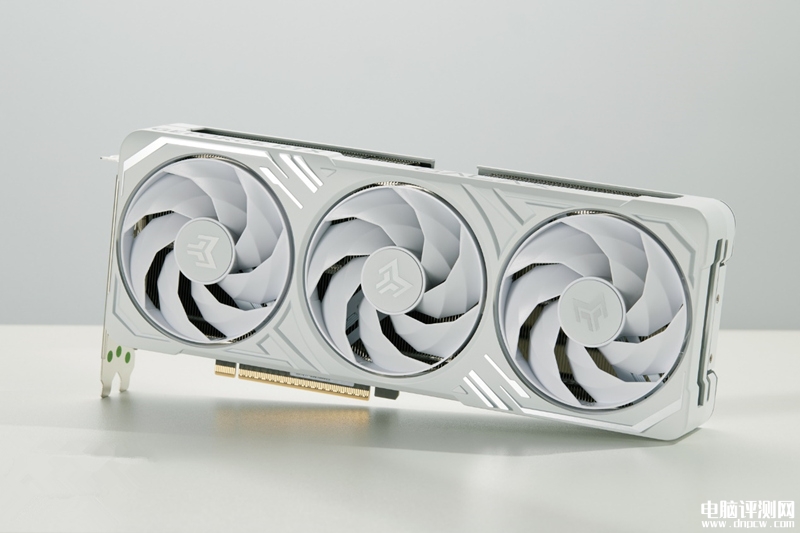 影驰GeForce RTX 5070 Ti金属大师白金版OC显卡上市 售价7499元，权威硬件评测网站,www.dnpcw.com